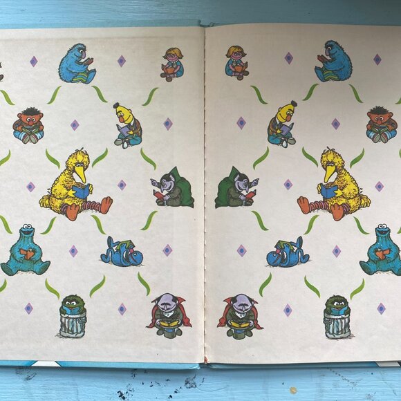 Grover The Sesame Street Book When is Saturday? - Picture 3 of 11